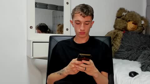 twink juli online show from December 2024 04:08:02 PM