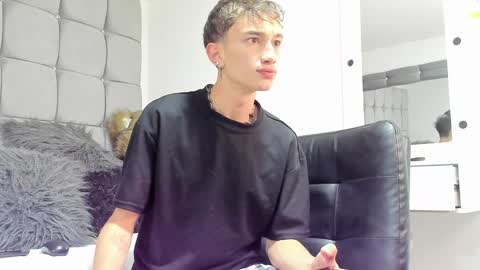 twink juli online show from December 2024 01:08:02 PM