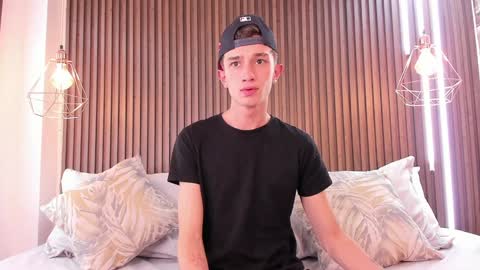 twink juli online show from February 2025 03:45:01 AM