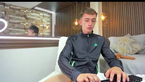 twink juli online show from February 2025 09:37:02 PM