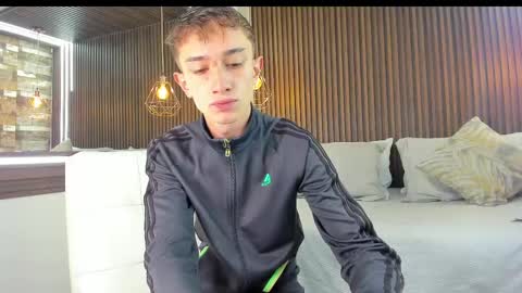 twink juli online show from February 2025 12:59:01 PM