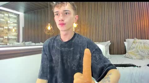 twink juli online show from March 2025 05:05:01 PM