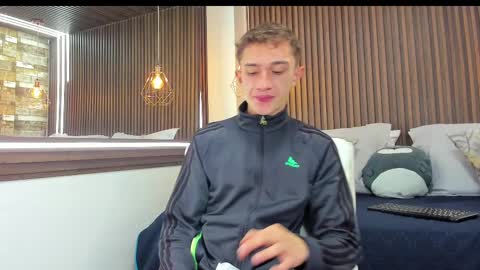 twink juli online show from March 2025 03:40:01 AM