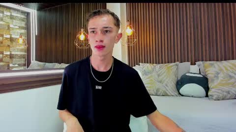 twink juli online show from March 2025 02:50:01 AM