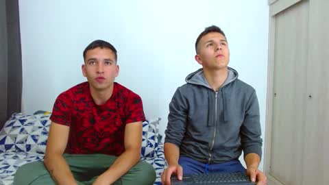 Snapshot of rolos_hot32 chatting on February 2025 10:09:01 PM rolos_hot32 online show from February 2025 10:09:01 PM