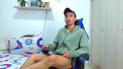 Snapshot of rolos_hot32 chatting on October 2025 02:59:01 PM rolos_hot32 online show from October 2025 02:59:01 PM