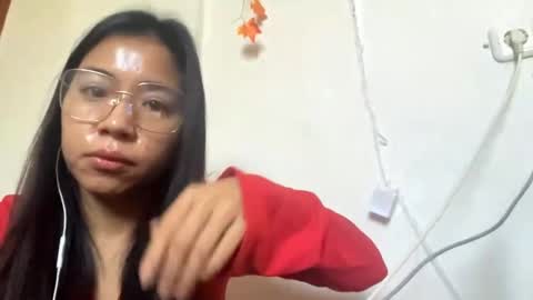 Snapshot of romamisrahi chatting on April 2026 02:31:01 AM Bella online show from April 2026 02:31:01 AM