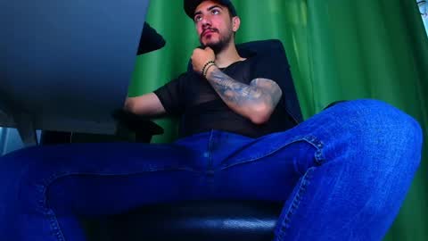 Snapshot of romaniamaster1 chatting on April 2026 05:43:01 AM romaniamaster1 online show from April 2026 05:43:01 AM