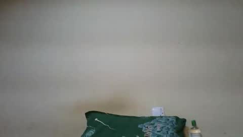 Snapshot of romantic2u4 chatting on February 2026 06:20:02 AM Emma online show from February 2026 06:20:02 AM