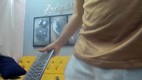 Snapshot of romeo__bossi chatting on April 2026 11:00:01 AM Romeo Bossi online show from April 2026 11:00:01 AM