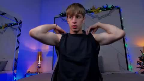 Romeo Ricci online show from December 2025 04:01:02 PM