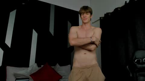 Snapshot of romeo_ricci1 chatting on April 2026 07:32:01 PM Romeo Ricci online show from April 2026 07:32:01 PM