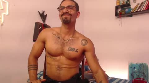 Snapshot of romeocolin_ chatting on June 2026 09:46:02 AM R O M E O online show from June 2026 09:46:02 AM
