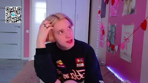 Snapshot of ron_vilss chatting on April 2026 05:02:02 AM Ron online show from April 2026 05:02:02 AM