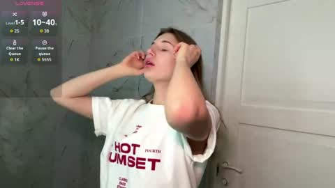 Ketlyn  is here now  help me get 50 thumbs up pls  online show from April 2026 09:15:01 AM