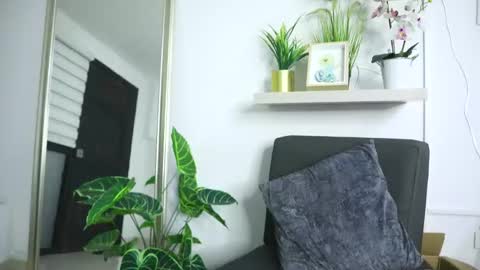 Roni online show from December 2025 01:55:02 AM