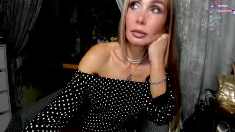 Aurora online show from October 2025 09:59:02 PM