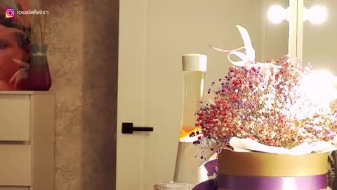 Snapshot of rosaliefetish chatting on December 2025 05:35:01 AM Rosalie online show from December 2025 05:35:01 AM