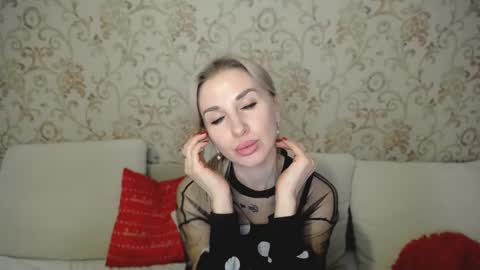 Snapshot of rose__shine chatting on January 2025 01:31:01 PM rose  shine online show from January 2025 01:31:01 PM