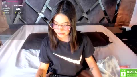 Snapshot of rose_evans__ chatting on October 2025 04:46:01 AM Rose online show from October 2025 04:46:01 AM