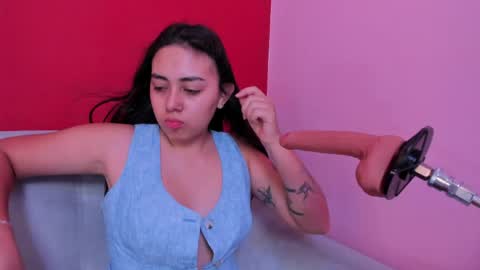 rose_smitth online show from April 2026 06:57:01 PM