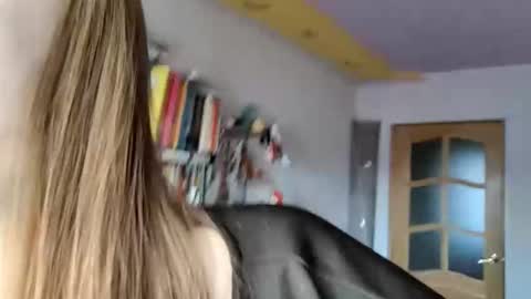 Sophie online show from December 2025 01:22:02 AM