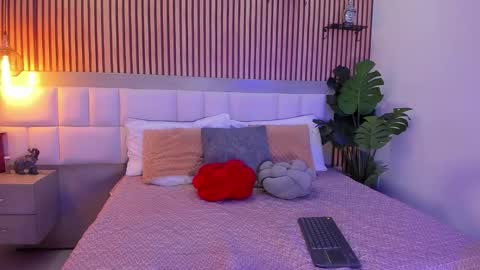 roseaurora online show from October 2025 12:39:02 PM