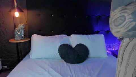 Snapshot of roseblossom_ chatting on April 2026 03:21:01 AM Rose online show from April 2026 03:21:01 AM