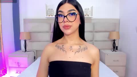 Snapshot of rosecassie chatting on October 2025 01:18:01 PM Rose online show from October 2025 01:18:01 PM