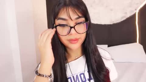 Snapshot of rosecassie chatting on November 2025 01:33:02 PM Rose online show from November 2025 01:33:02 PM