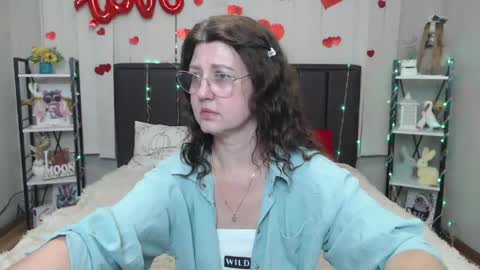 Snapshot of rosehille chatting on May 2026 05:12:01 AM RoseHille online show from May 2026 05:12:01 AM