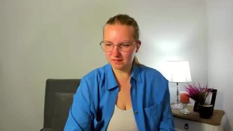Snapshot of rosehypnotic chatting on April 2026 05:30:01 PM Rose online show from April 2026 05:30:01 PM