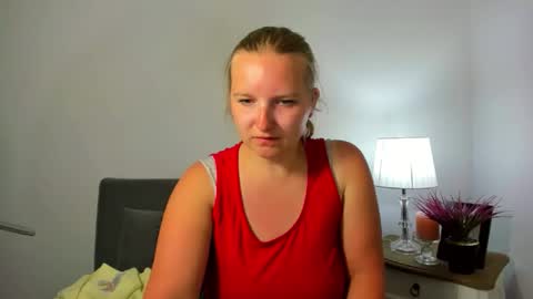 Snapshot of rosehypnotic chatting on May 2026 05:10:02 PM Rose online show from May 2026 05:10:02 PM