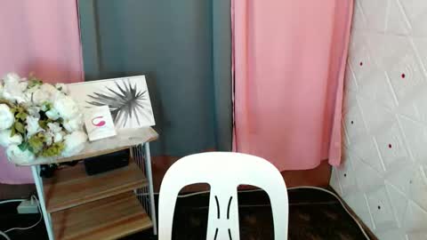 Snapshot of rosella_xx chatting on January 2026 10:39:01 AM TONETH online show from January 2026 10:39:01 AM