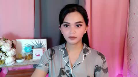 Snapshot of rosella_xx chatting on January 2026 08:53:02 AM TONETH online show from January 2026 08:53:02 AM