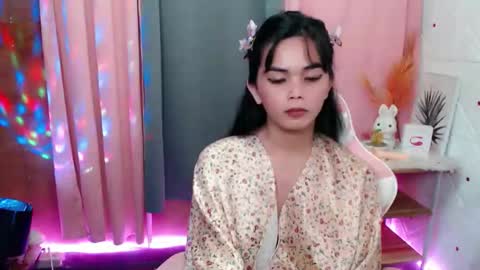 Snapshot of rosella_xx chatting on April 2026 08:36:01 PM TONETH online show from April 2026 08:36:01 PM