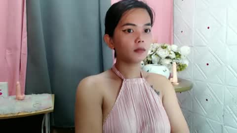 Snapshot of rosella_xx chatting on June 2026 07:40:01 AM TONETH online show from June 2026 07:40:01 AM