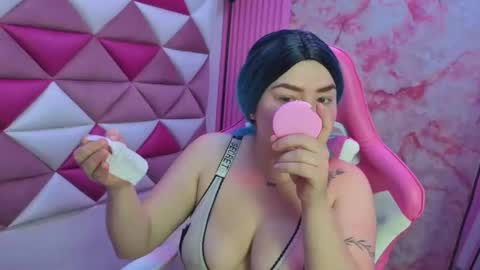 Snapshot of roselyn_arnold chatting on April 2026 12:51:02 PM Julieta online show from April 2026 12:51:02 PM