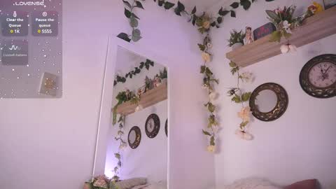 Stephani online show from March 2025 12:11:02 AM