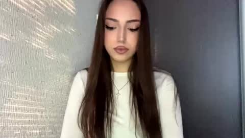 Mimi online show from September 2025 01:55:01 PM