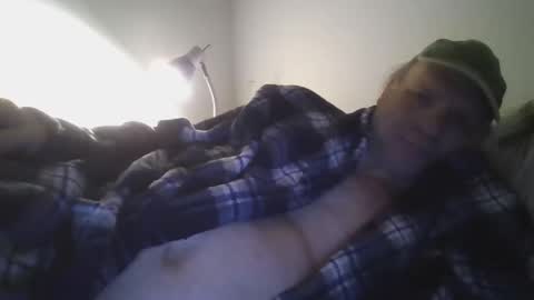 Snapshot of roses2u1958 chatting on December 2024 03:18:02 AM roses2u1958 online show from December 2024 03:18:02 AM