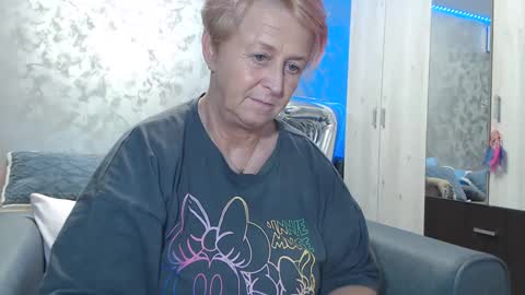 Snapshot of roses_and_lillies chatting on January 2025 06:14:01 PM Lovepinklilly online show from January 2025 06:14:01 PM