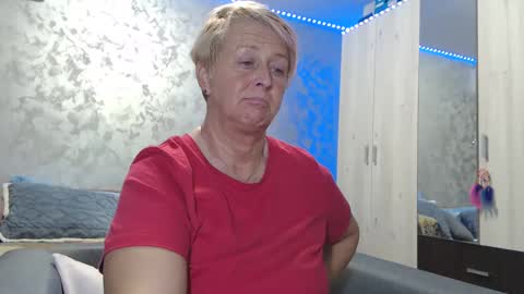 Snapshot of roses_and_lillies chatting on January 2025 06:36:02 PM Lovepinklilly online show from January 2025 06:36:02 PM