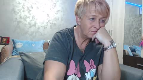 Snapshot of roses_and_lillies chatting on January 2025 05:44:01 PM Lovepinklilly online show from January 2025 05:44:01 PM