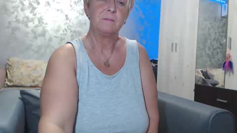 Snapshot of roses_and_lillies chatting on January 2025 09:20:01 PM Lovepinklilly online show from January 2025 09:20:01 PM