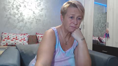 Snapshot of roses_and_lillies chatting on January 2025 06:57:01 PM Lovepinklilly online show from January 2025 06:57:01 PM