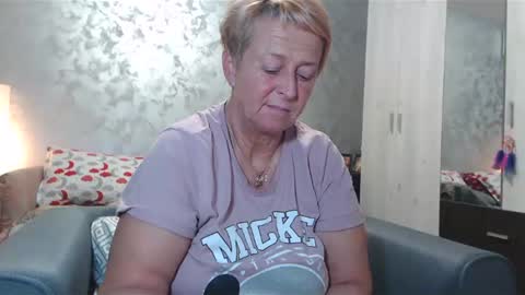 Snapshot of roses_and_lillies chatting on January 2025 06:28:01 PM Lovepinklilly online show from January 2025 06:28:01 PM