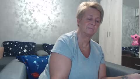 Snapshot of roses_and_lillies chatting on March 2025 06:21:02 PM Lovepinklilly online show from March 2025 06:21:02 PM