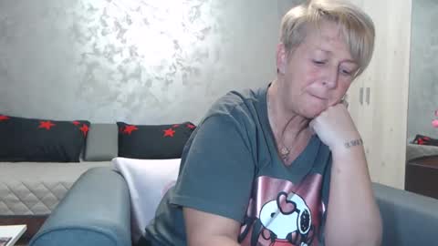 Snapshot of roses_and_lillies chatting on March 2025 05:43:02 PM Lovepinklilly online show from March 2025 05:43:02 PM