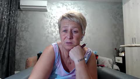 Snapshot of roses_and_lillies chatting on March 2025 06:33:01 PM Lovepinklilly online show from March 2025 06:33:01 PM